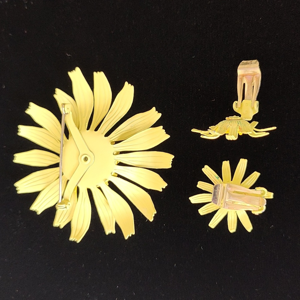 Vintage Yellow Enamel Sunflower Brooch and Earring Set - Picture 5 of 5